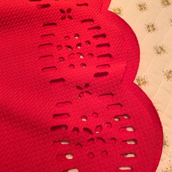 Beautiful fuchsia dress. Slimming waist, scalloped - Picture 2 of 6